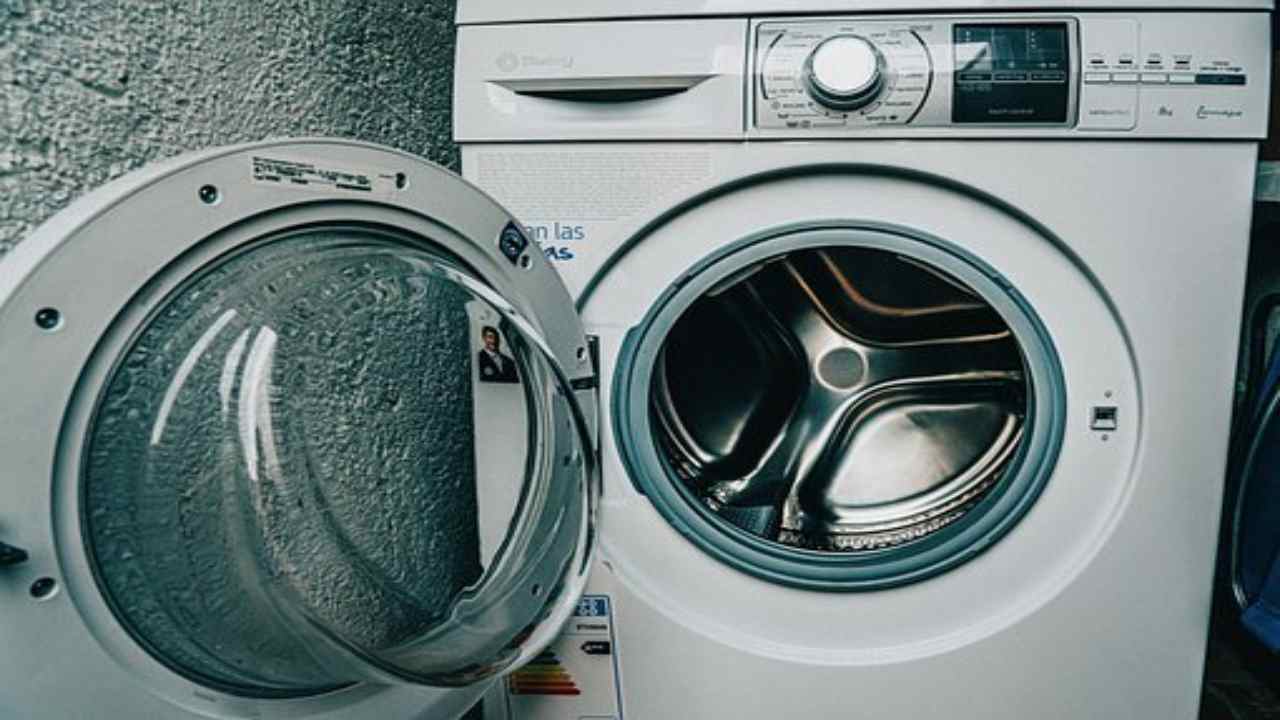 Lavatrice e cattivo odore: ecco come eliminarlo (pixabay) cilentolive.com 130822 