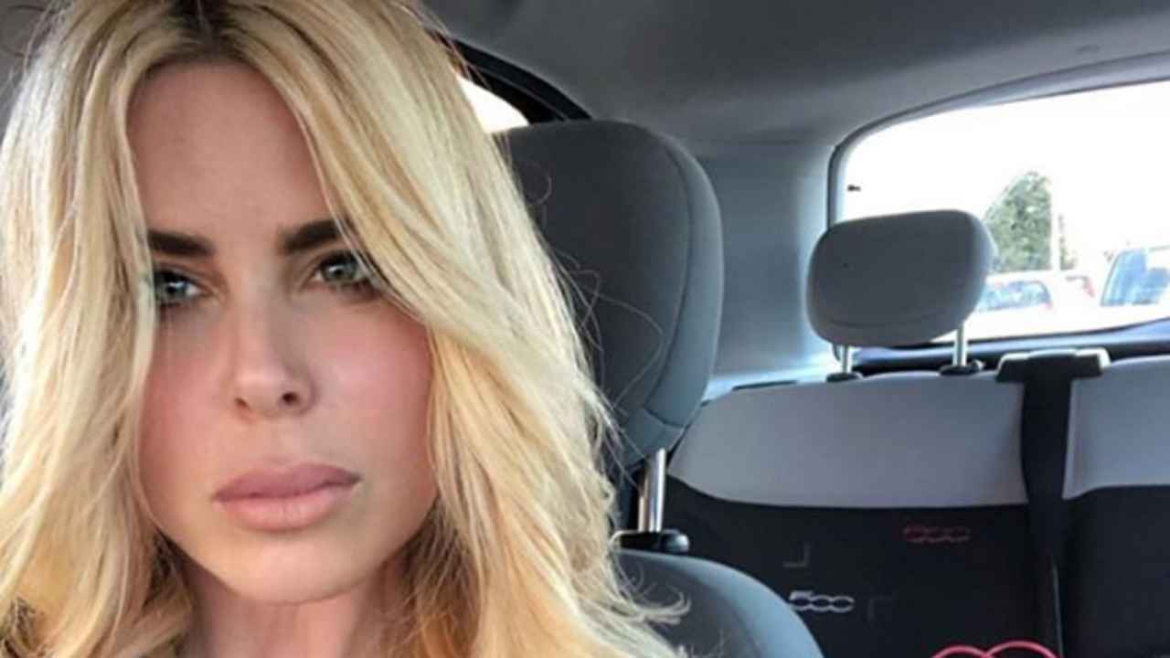 Loredana Lecciso selfie - www.cilentolive.com