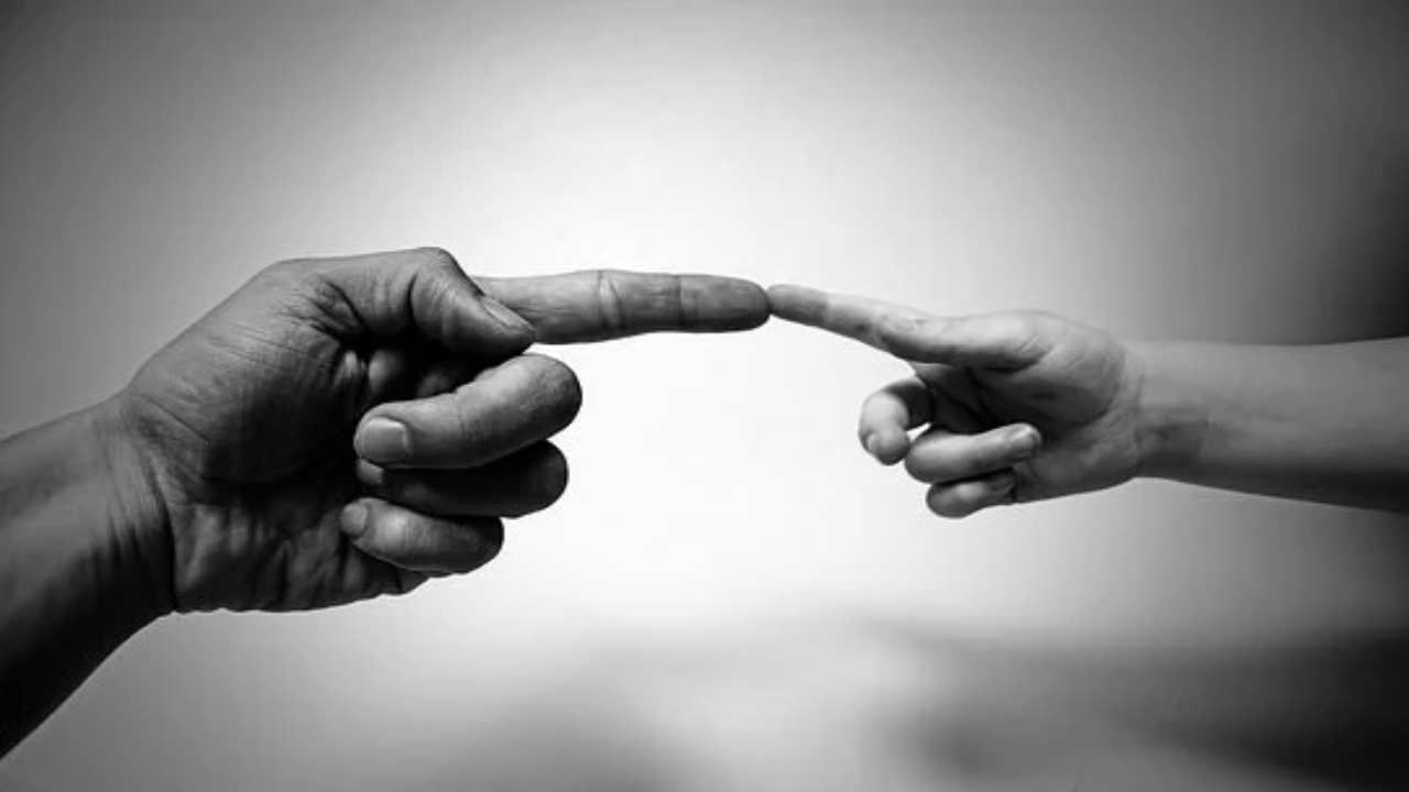 Lingua dei segni: ecco perché fa bene impararla(pixabay) cilentolive.com 160822
