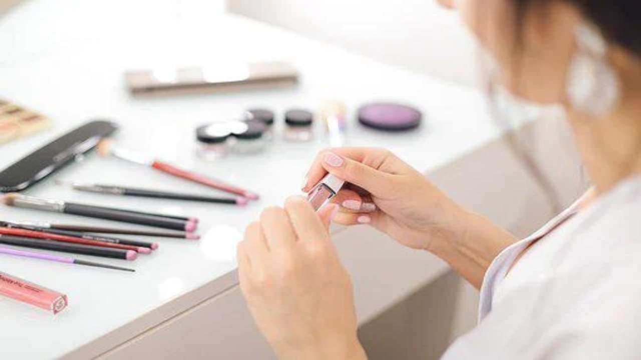 Make- up anti-età: i trucchi per sembrare più giovane di 10 anni (pixabay) cilentolive.com 210822