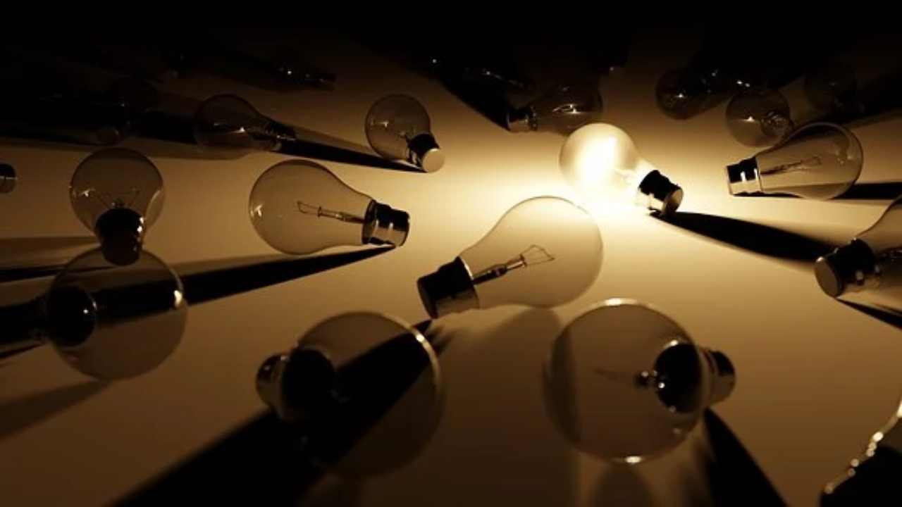 Caro bollette: ecco le ultime linee guida del governo (pixabay) cilentolive.com 0309222