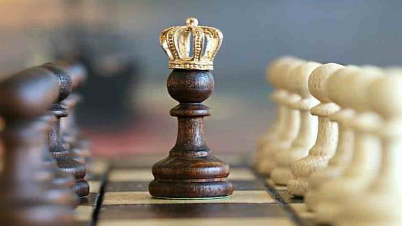 Netflix, dopo la morte della regina Elisabetta, si ferma The Crown (pixabay) cilentolive.com