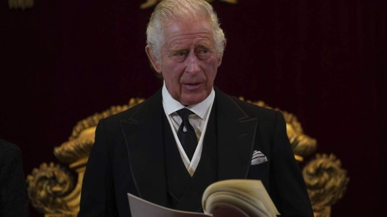 La reazione di Re Carlo - www.cilentolive.com
