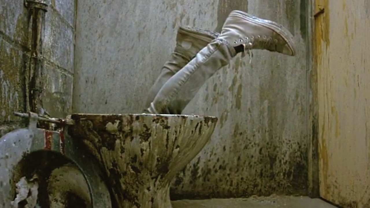 Trainspotting, scena gabinetto - www.cilentolive.com