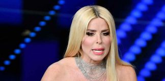Loredana Lecciso gesto