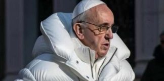 Chi è l'autore della foto del Papa con il Moncler