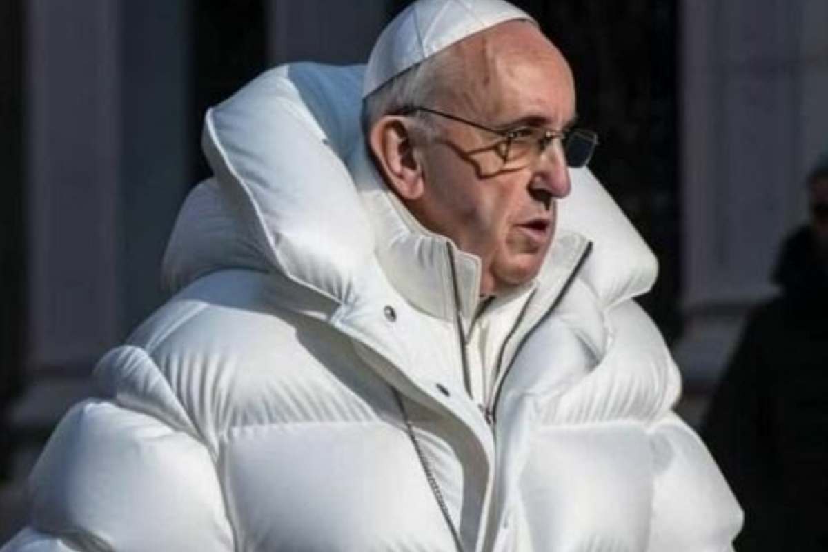 Chi è l'autore della foto del Papa con il Moncler