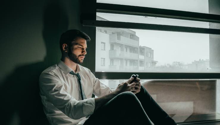 Il lavoro senza contatti sociali rende i dipendenti più infelici